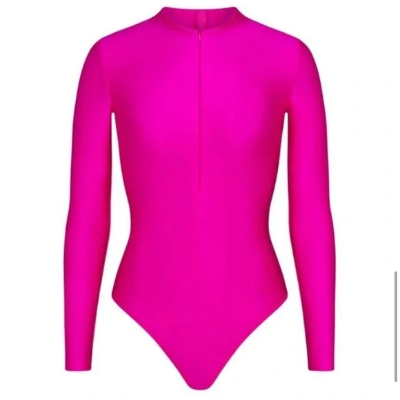 SKIMS Disco long sleeve front zip contour thong bodysuit, size large - Picture 9 of 16